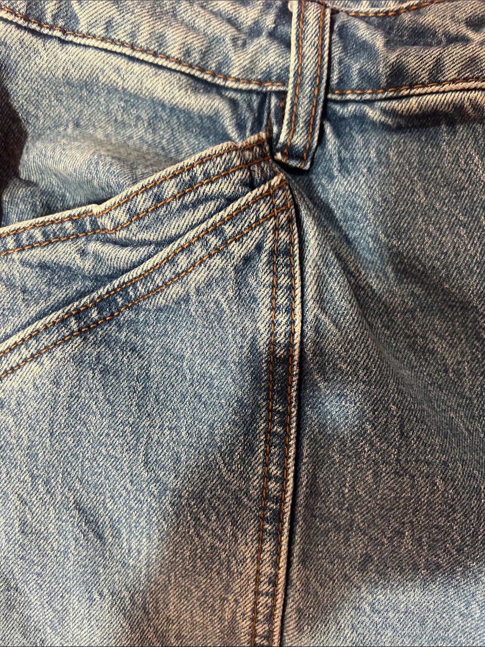 Women’s Straight-Leg Jeans in Medium Blue Wash - Picture 6 of 14